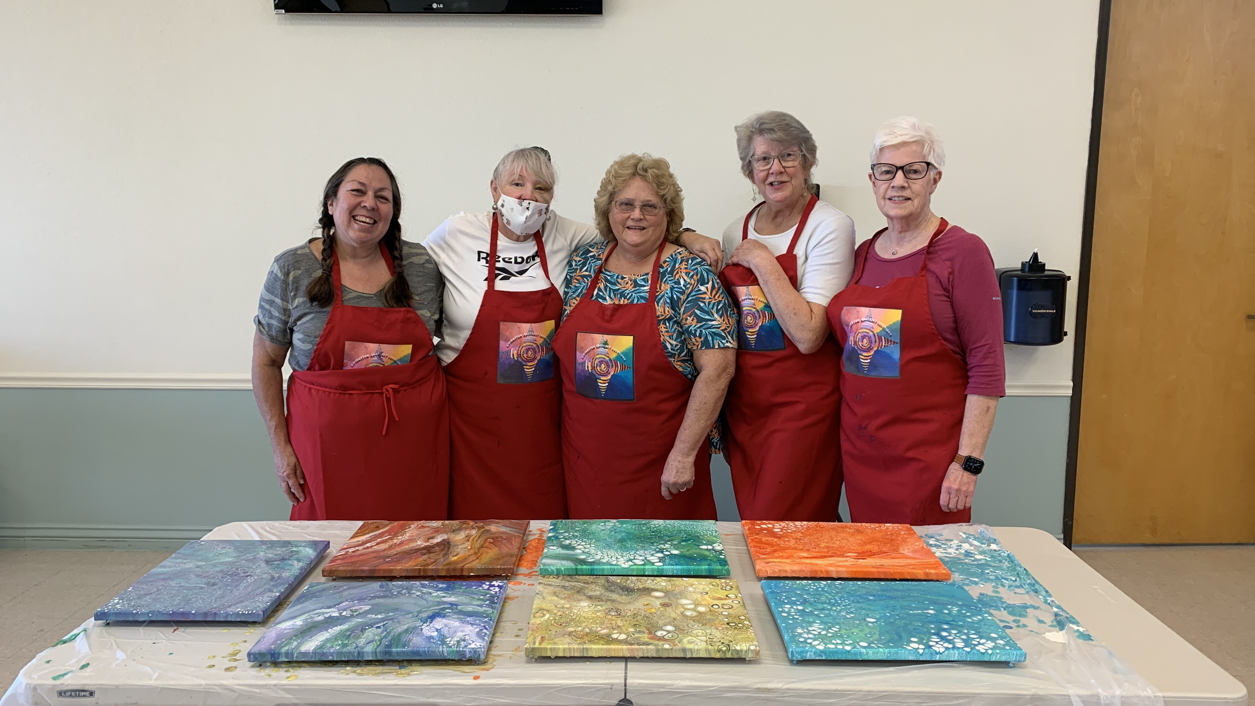 Paint Pouring Class gallery photo 3