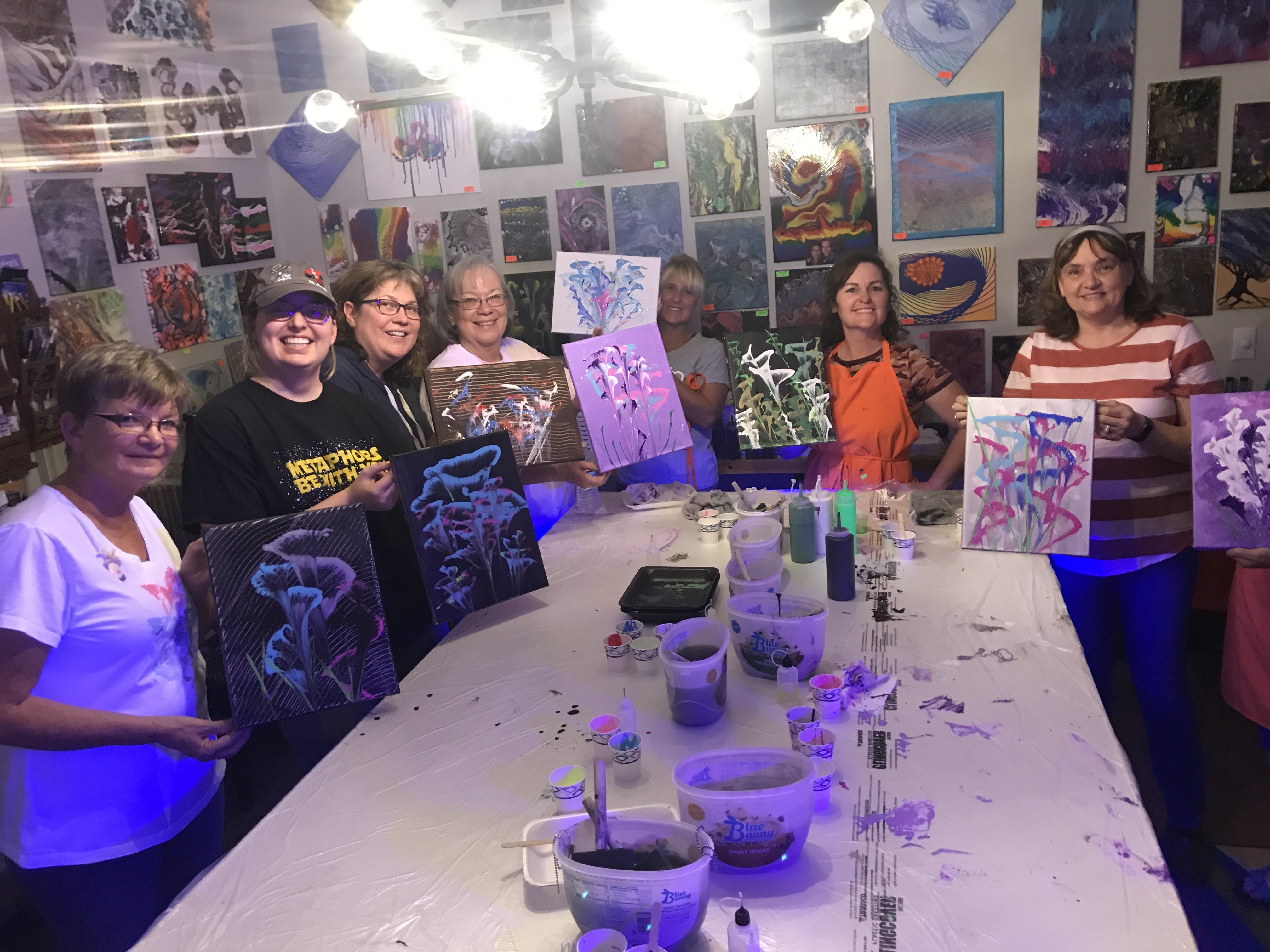 Paint Pouring Class gallery photo 11